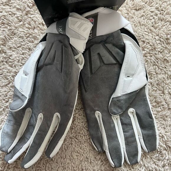 Nike  D-Tack 6.0 Lineman NFL Football Gloves White/Black - Picture 2 of 3
